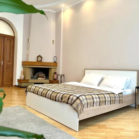 Apartments In The City Center, Near A Theatre, Zlata Plaza Rivne Exterior photo
