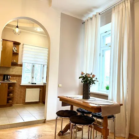 Apartments In The City Center, Near A Theatre, Zlata Plaza Rivne Exterior photo