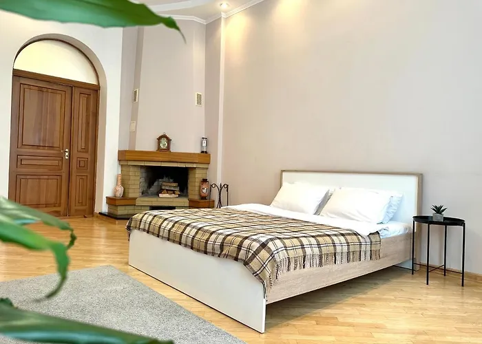 Apartments In The City Center, Near A Theatre, Zlata Plaza