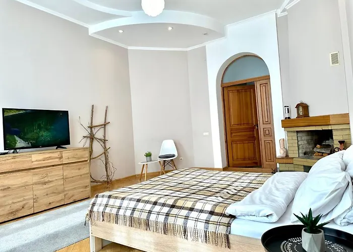 Apartments In The City Center, Near A Theatre, Zlata Plaza