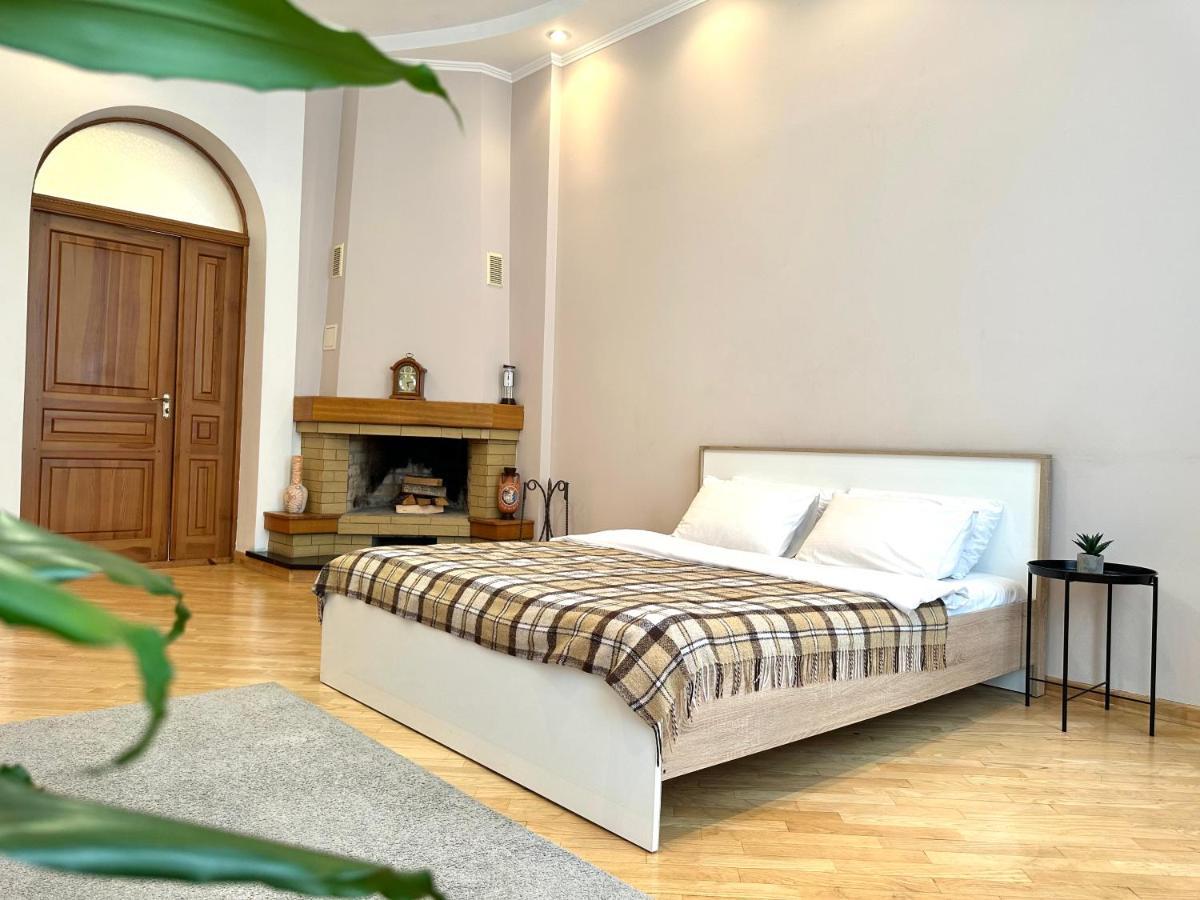 Apartment In The Center, Near A Theatre, Zlata Plaza