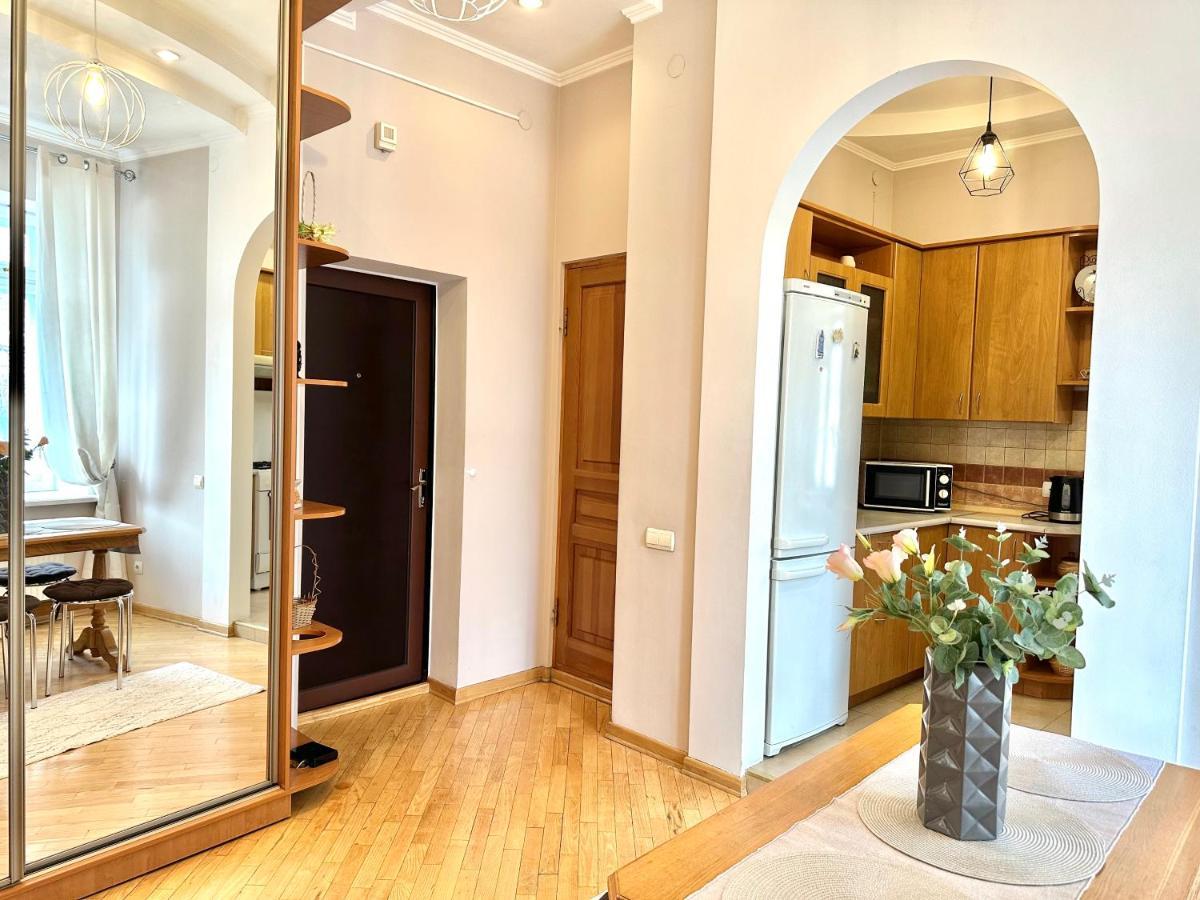 Apartment In The Center, Near A Theatre, Zlata Plaza